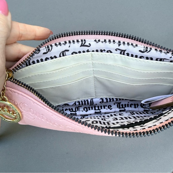 Juicy Couture Pink Debossed Monogram Wristlet Y2K Style EUC Barbiecore Baby Pink - Picture 7 of 7